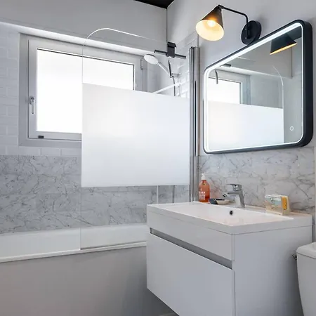 Renove Avec Canape Convertible, Balcon Au Soleil - Fr-1-821-18