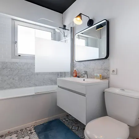 Appartement Renove Avec Canape Convertible, Balcon Au Soleil - Fr-1-821-18